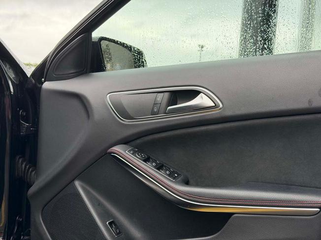 MERCEDES-BENZ GLA Photo 21