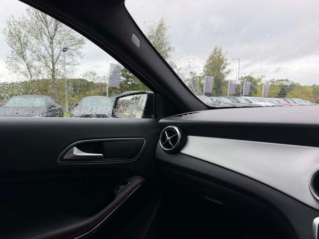 MERCEDES-BENZ GLA Photo 27