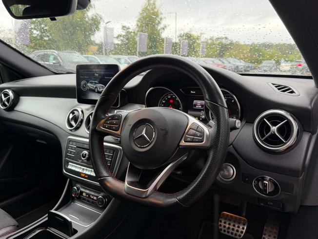 MERCEDES-BENZ GLA Photo 32