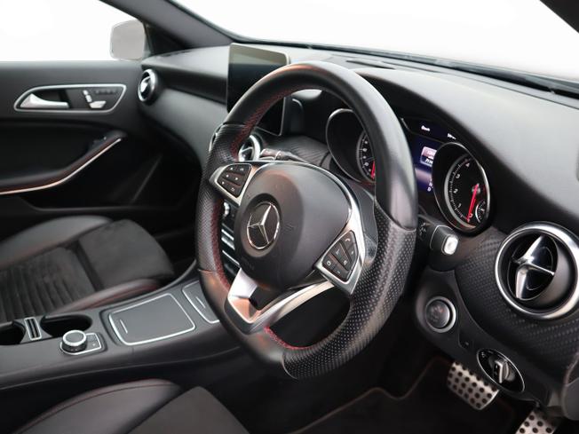 MERCEDES-BENZ A Class Photo 10