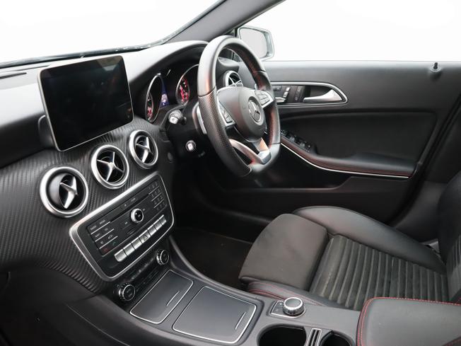 MERCEDES-BENZ A Class Photo 16