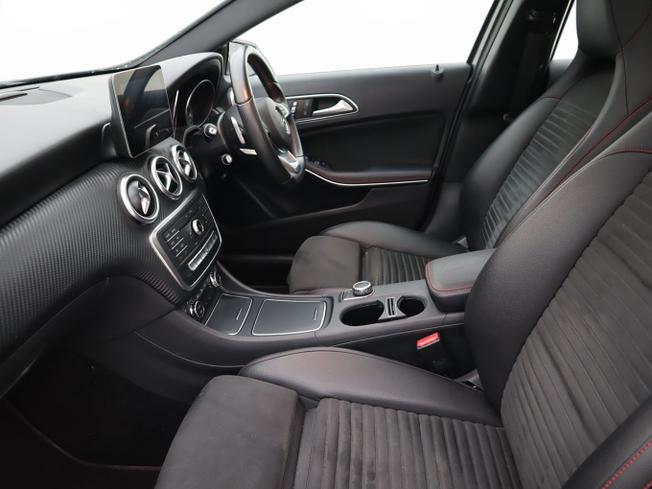 MERCEDES-BENZ A Class Photo 18