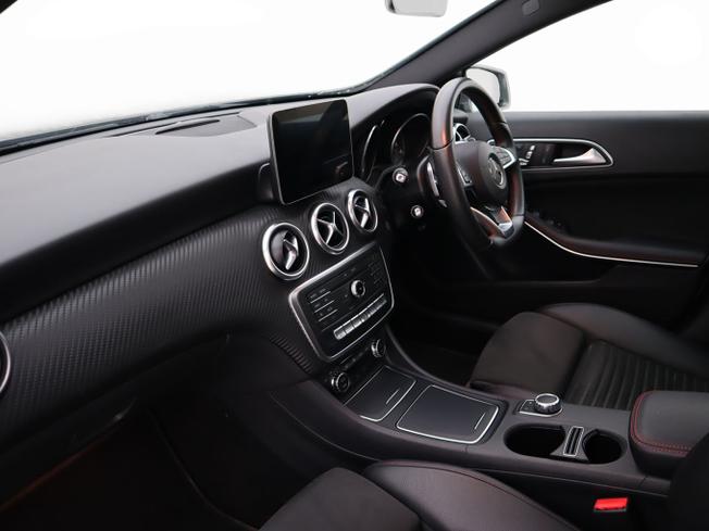 MERCEDES-BENZ A Class Photo 3