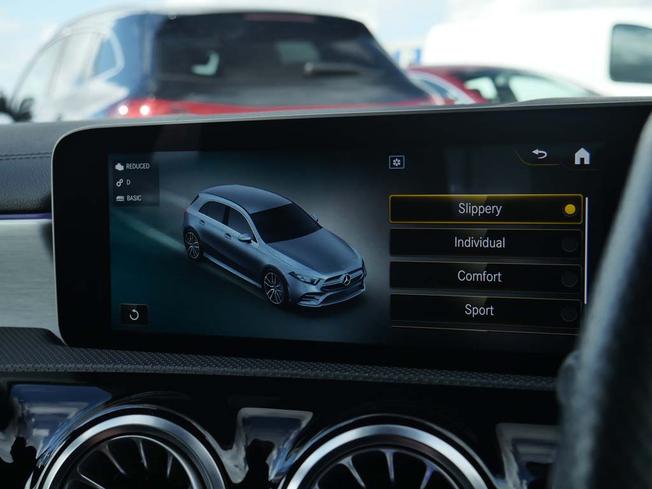 MERCEDES-BENZ A Class Photo 32