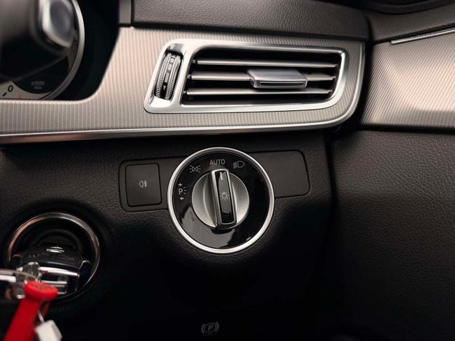 MERCEDES-BENZ E Class Photo 14