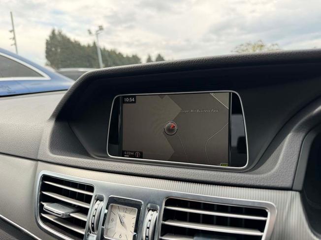 MERCEDES-BENZ E Class Photo 18