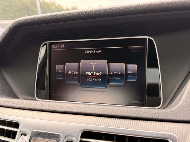 MERCEDES-BENZ E Class Photo 19