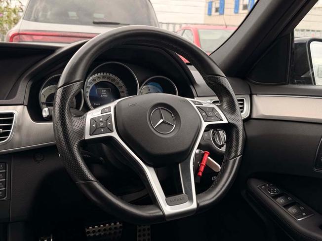 MERCEDES-BENZ E Class Photo 31