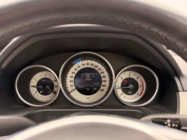 MERCEDES-BENZ E Class Photo 4