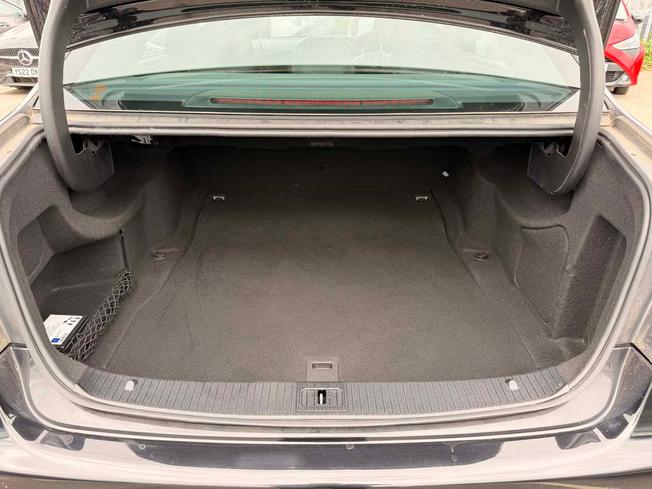 MERCEDES-BENZ E Class Photo 9