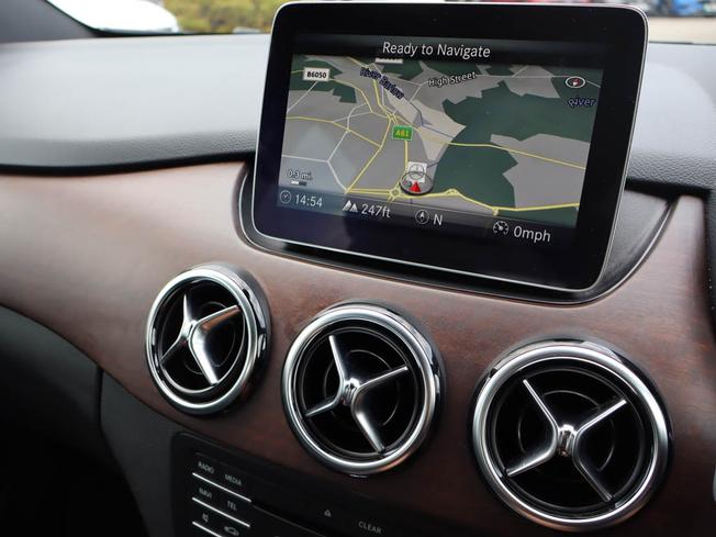 MERCEDES-BENZ B Class Photo 16