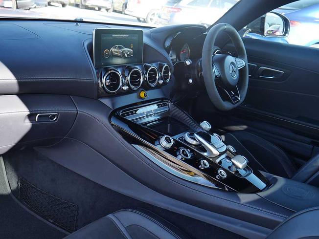MERCEDES-BENZ AMG GT Photo 3