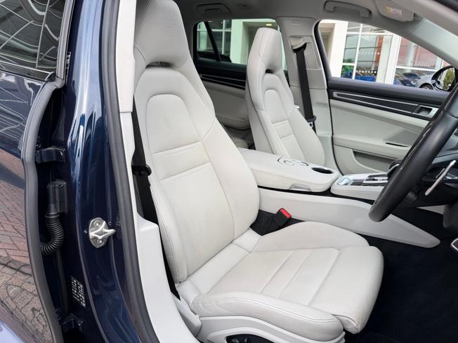 PORSCHE Panamera Photo 10