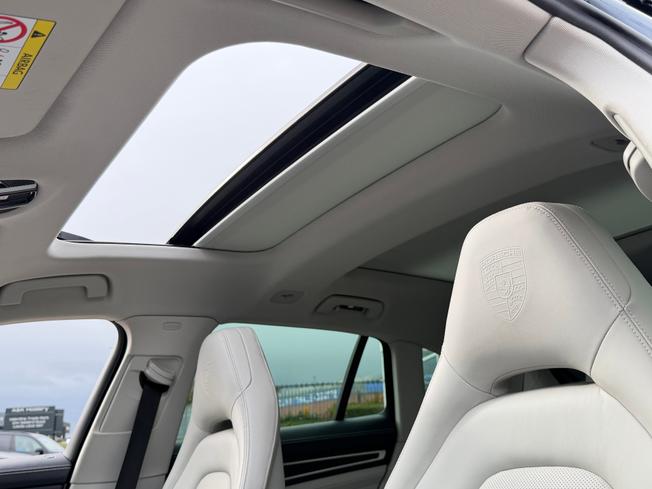 PORSCHE Panamera Photo 14