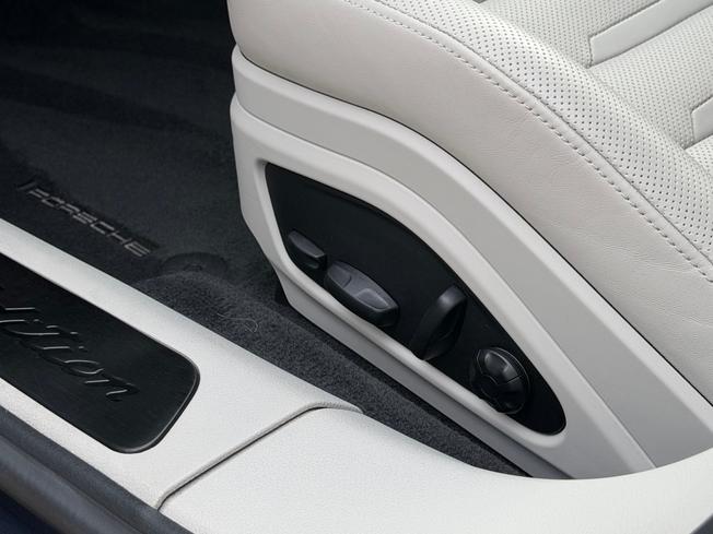 PORSCHE Panamera Photo 20
