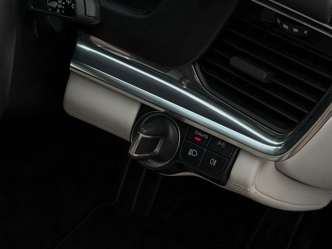 PORSCHE Panamera Photo 22