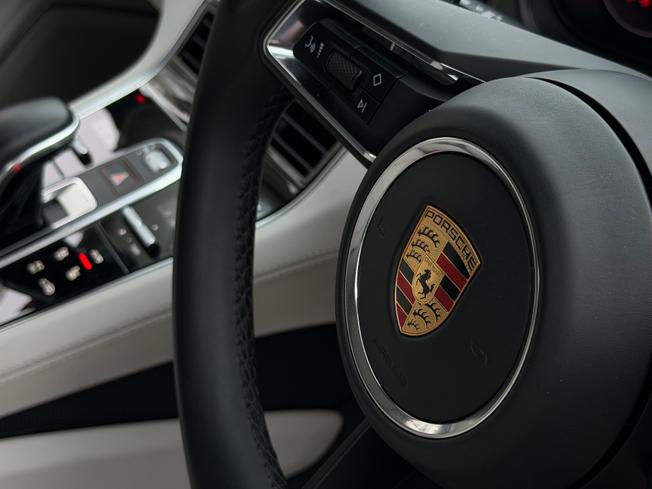 PORSCHE Panamera Photo 24