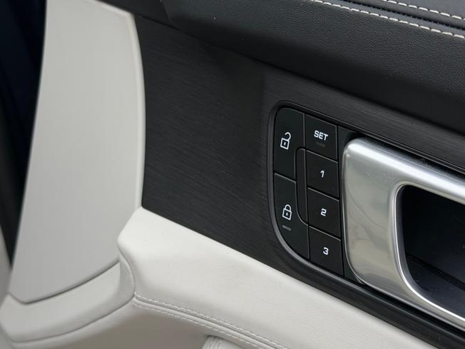 PORSCHE Panamera Photo 26
