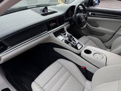 PORSCHE Panamera Photo 3