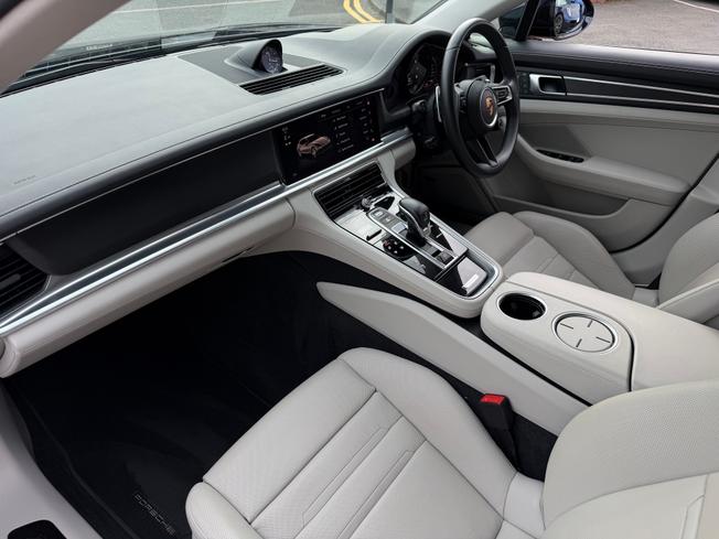 PORSCHE Panamera Photo 3