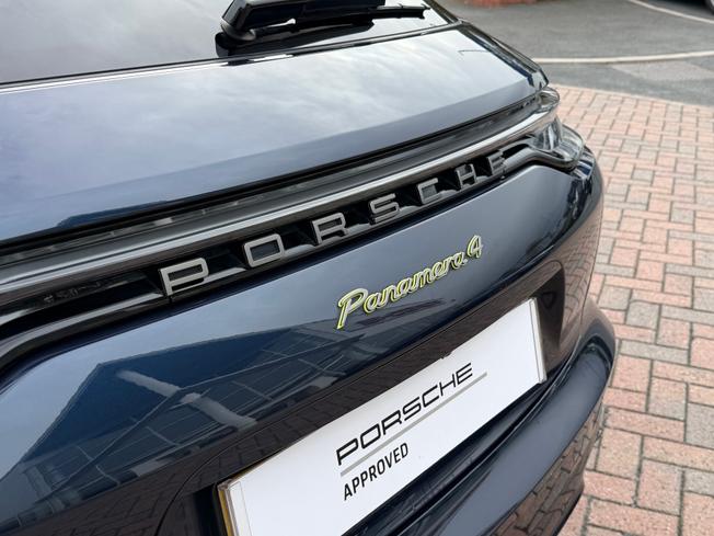 PORSCHE Panamera Photo 32