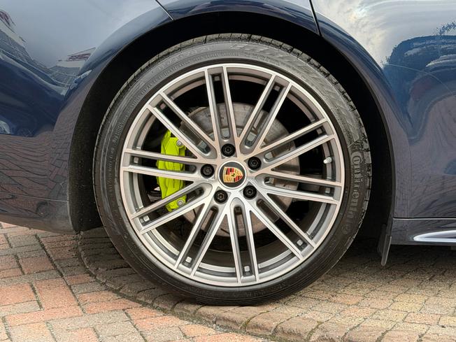 PORSCHE Panamera Photo 4