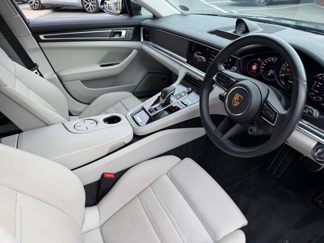 PORSCHE Panamera Photo 8