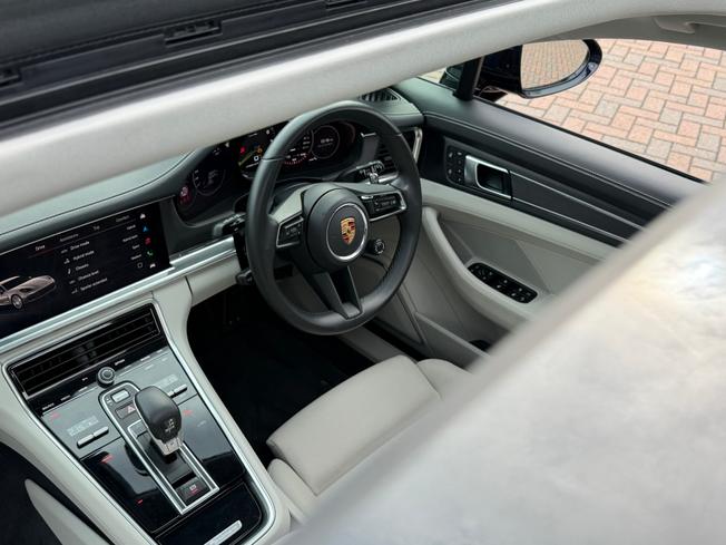 PORSCHE Panamera Photo 9