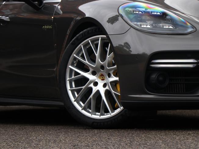 PORSCHE Panamera Photo 10