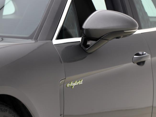 PORSCHE Panamera Photo 18