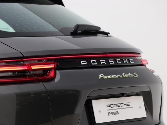 PORSCHE Panamera Photo 22