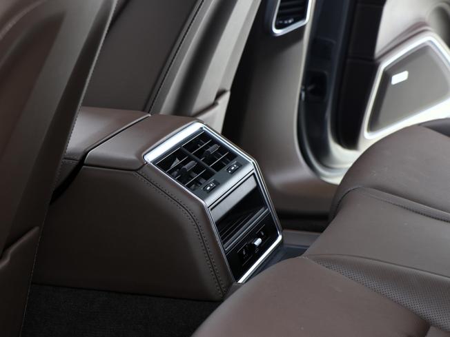 PORSCHE Panamera Photo 25