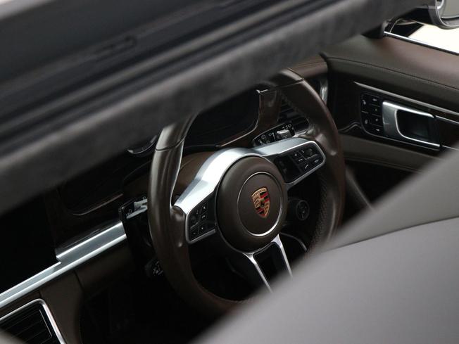 PORSCHE Panamera Photo 26