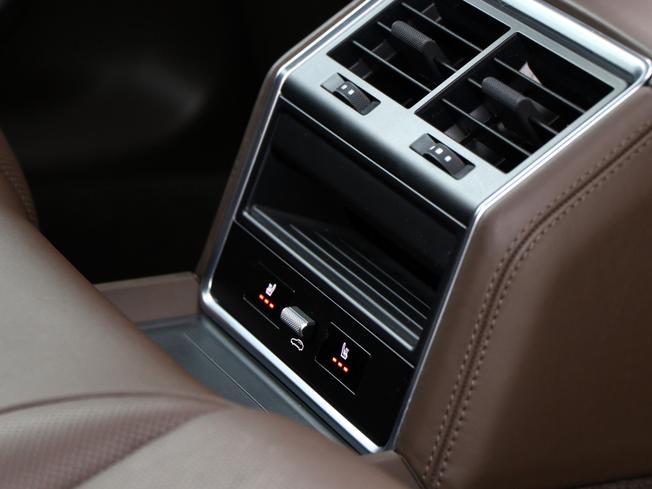 PORSCHE Panamera Photo 28