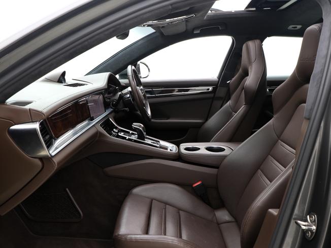 PORSCHE Panamera Photo 3