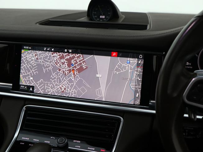 PORSCHE Panamera Photo 31