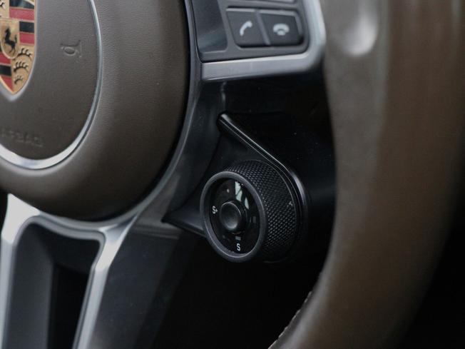 PORSCHE Panamera Photo 32