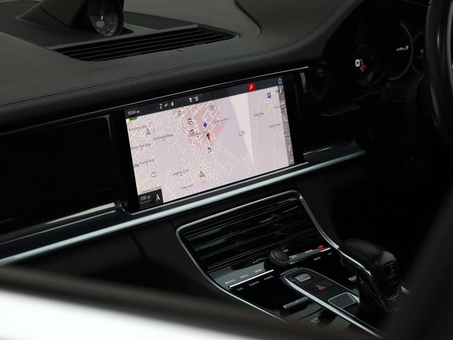 PORSCHE Panamera Photo 38