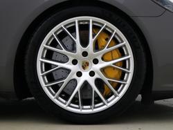 PORSCHE Panamera Photo 4