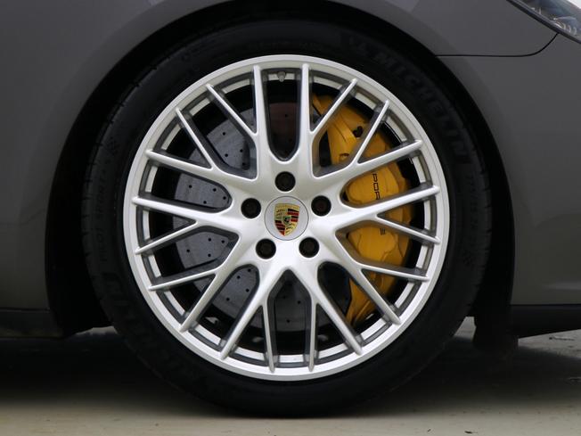 PORSCHE Panamera Photo 4
