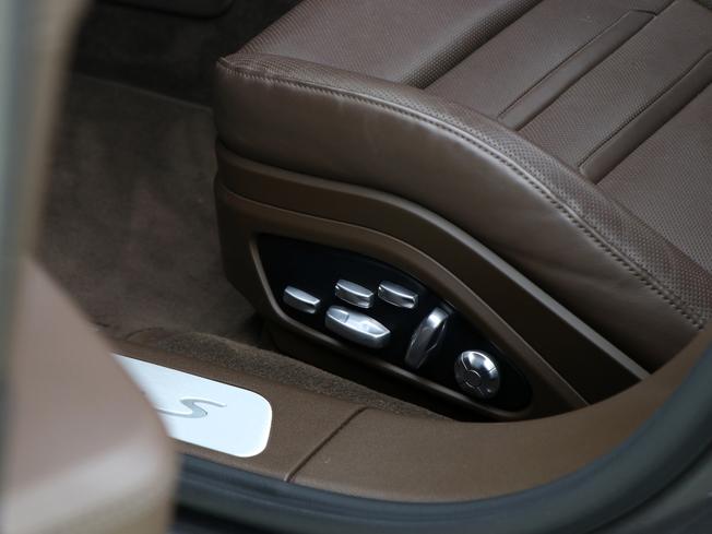 PORSCHE Panamera Photo 40