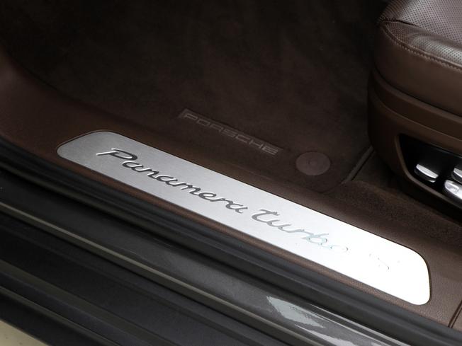 PORSCHE Panamera Photo 42