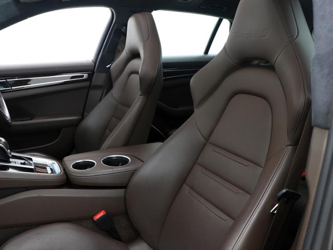 PORSCHE Panamera Photo 43