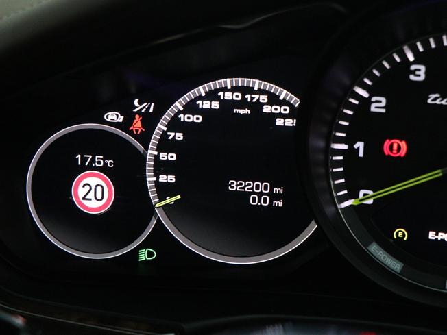 PORSCHE Panamera Photo 45