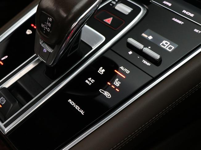 PORSCHE Panamera Photo 49