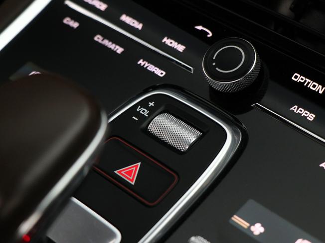 PORSCHE Panamera Photo 50