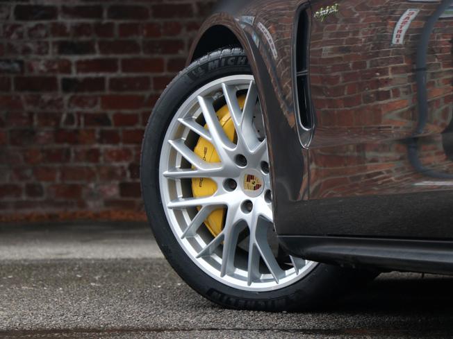 PORSCHE Panamera Photo 9