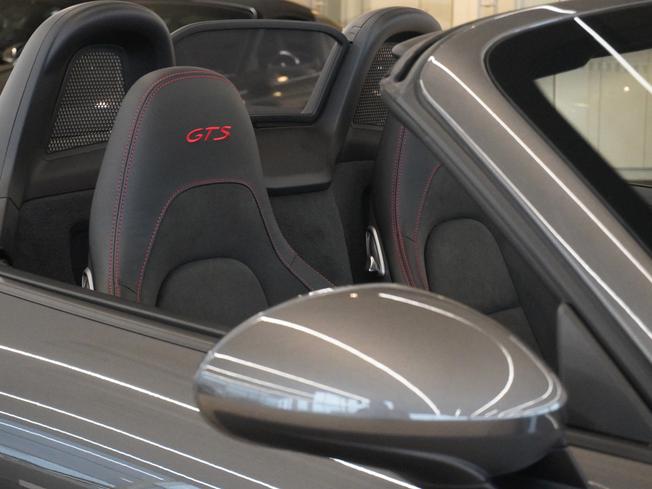 PORSCHE 718 Boxster Photo 16