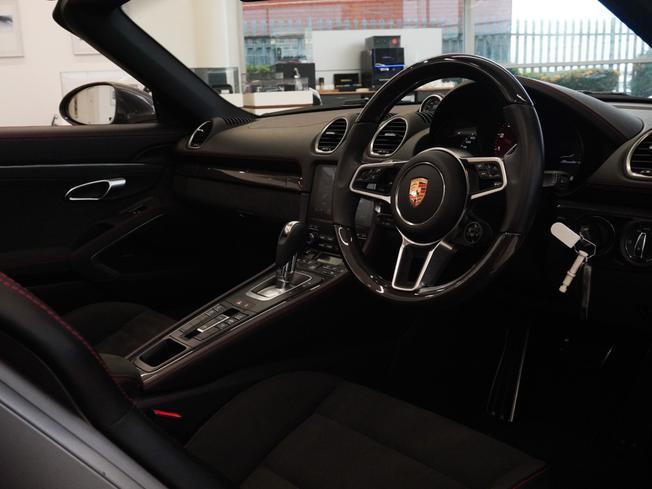 PORSCHE 718 Boxster Photo 8