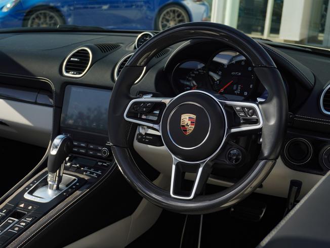 PORSCHE 718 Boxster Photo 11